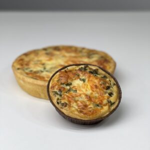 Закусочная Мягкая тарталетка Сыр/Луковое пюре /Копченая курочка