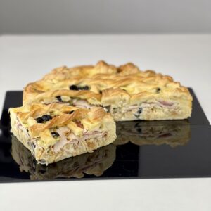 Песочный Пирог с Копченой Вырезкой и Оливками